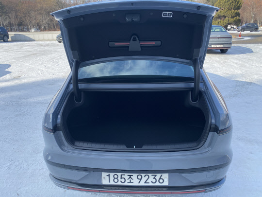 디 올 뉴 그랜저 하이브리드 트렁크. 이상현 기자